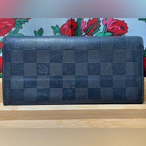 Louis Vuitton Damier Brazza wallet